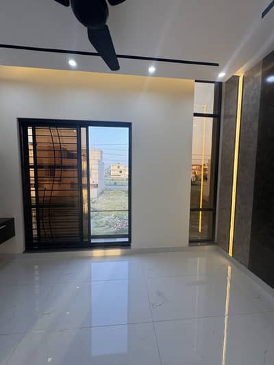 Beautiful House For Sale In Central Park Housing Society Lahore