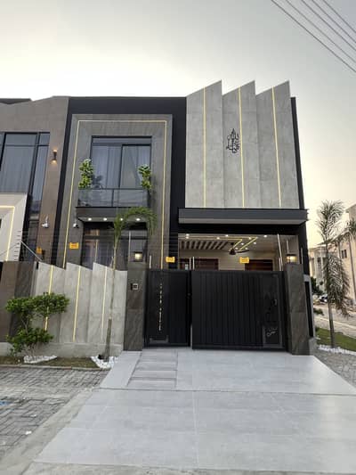 5.5 Marla Beautiful Corner House For Sale In Central Park Housing Society Lahore