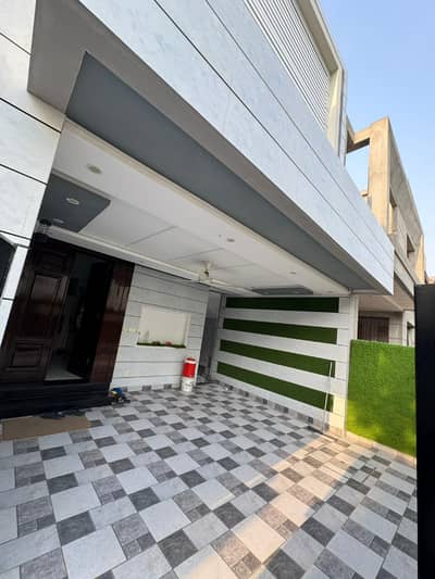8 Marla Facing Park House for Sale Usman Block, Sector B, Bahria Town Lahore