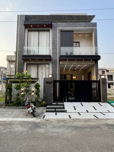 5 Marla Beautiful Ultra Modern House For Sale In Central Park Housing Society Lahore