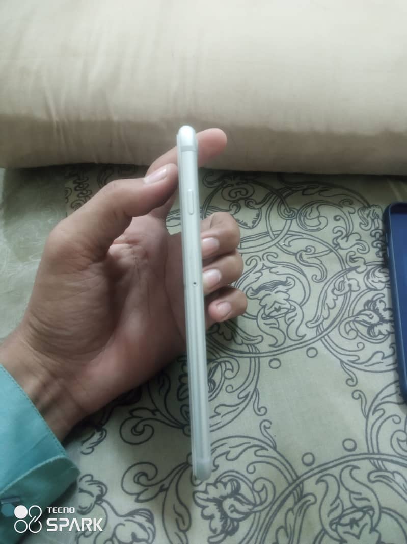 Apple iPhone 8 Plus 2