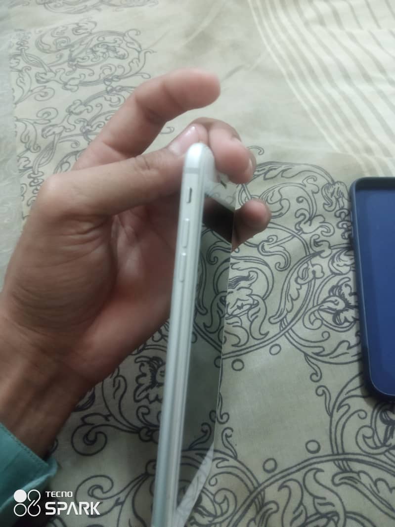 Apple iPhone 8 Plus 3