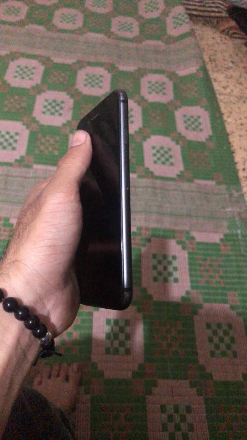 Apple iPhone 8 3