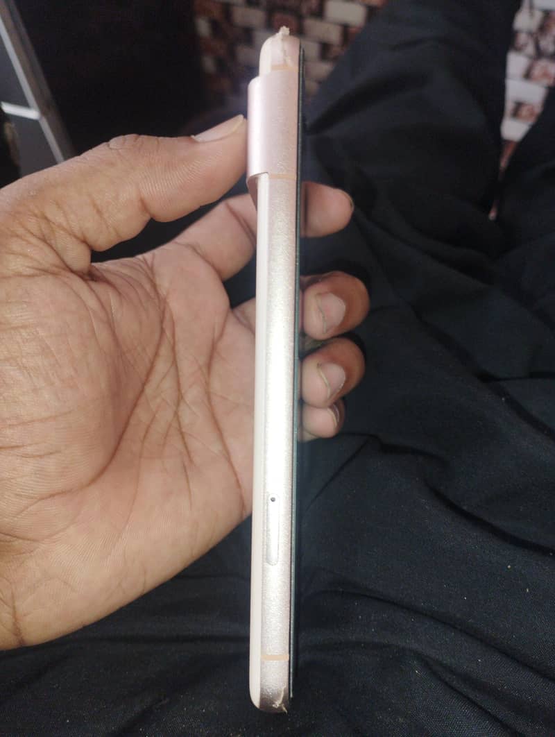 Google Pixel 8 4