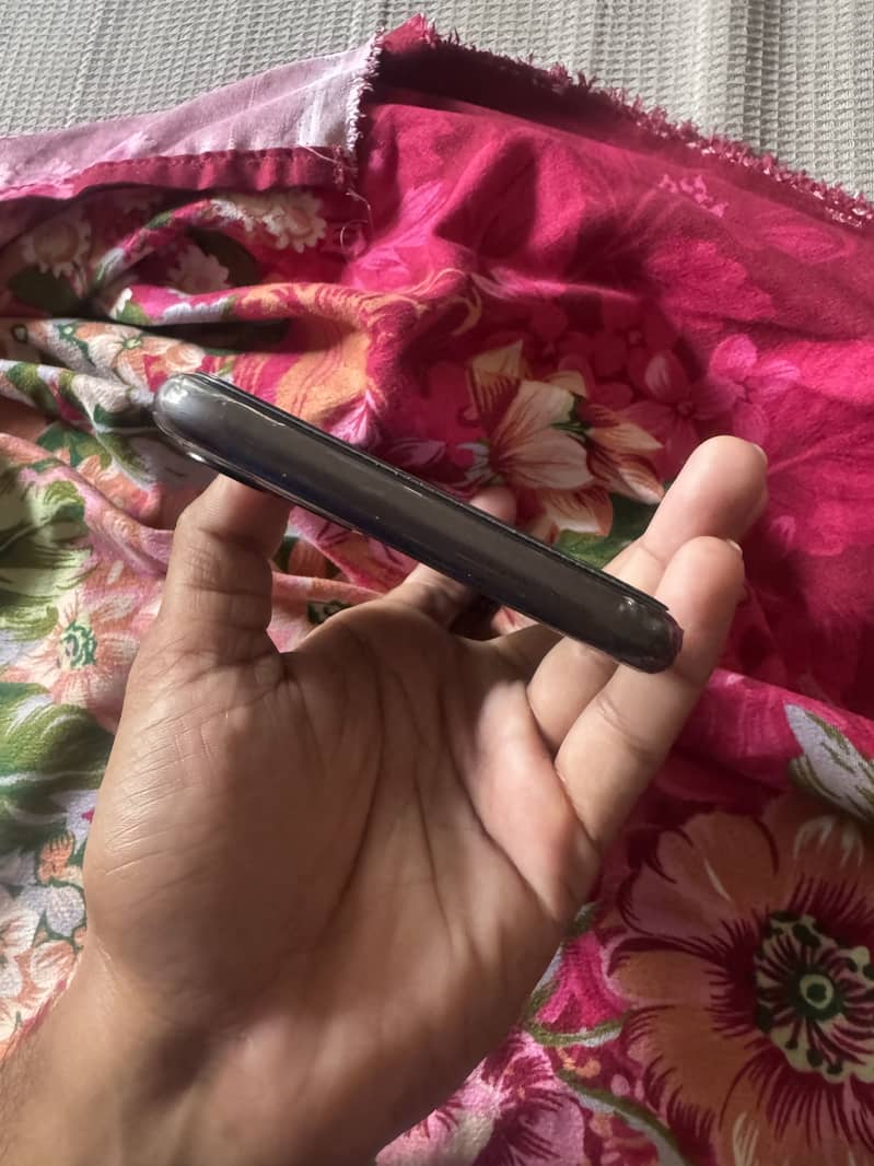 Apple iPhone 11 4