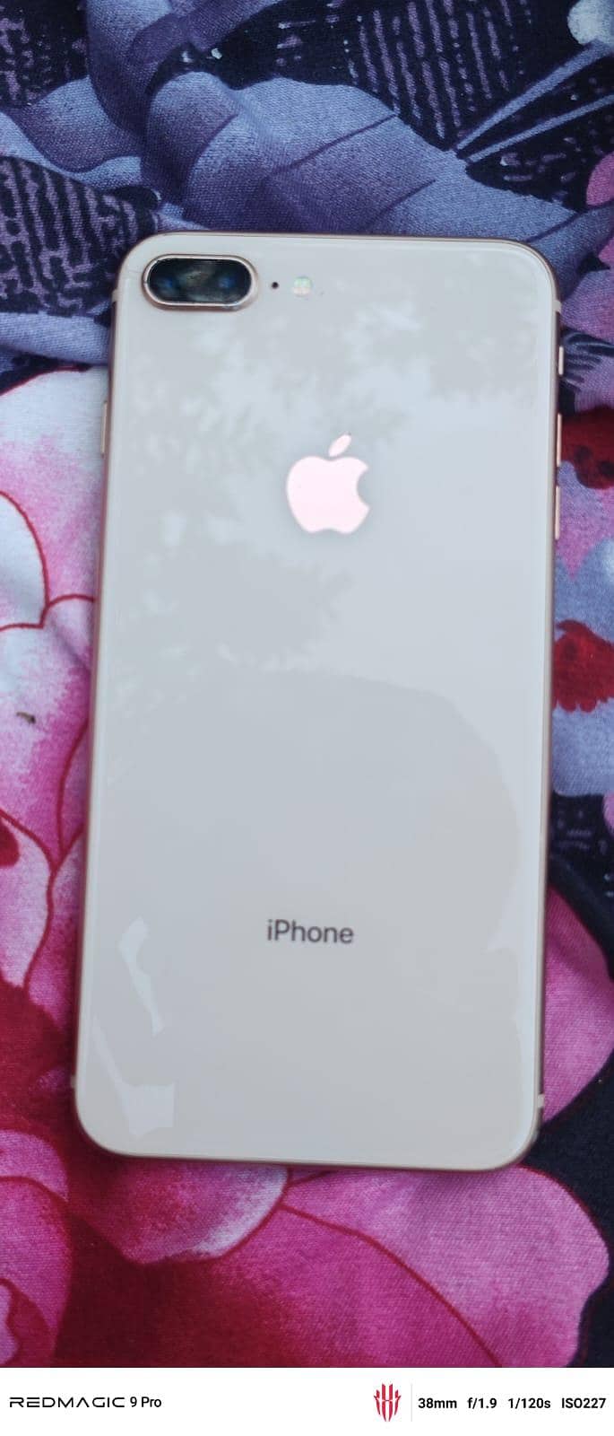 Apple iPhone 8 Plus 0