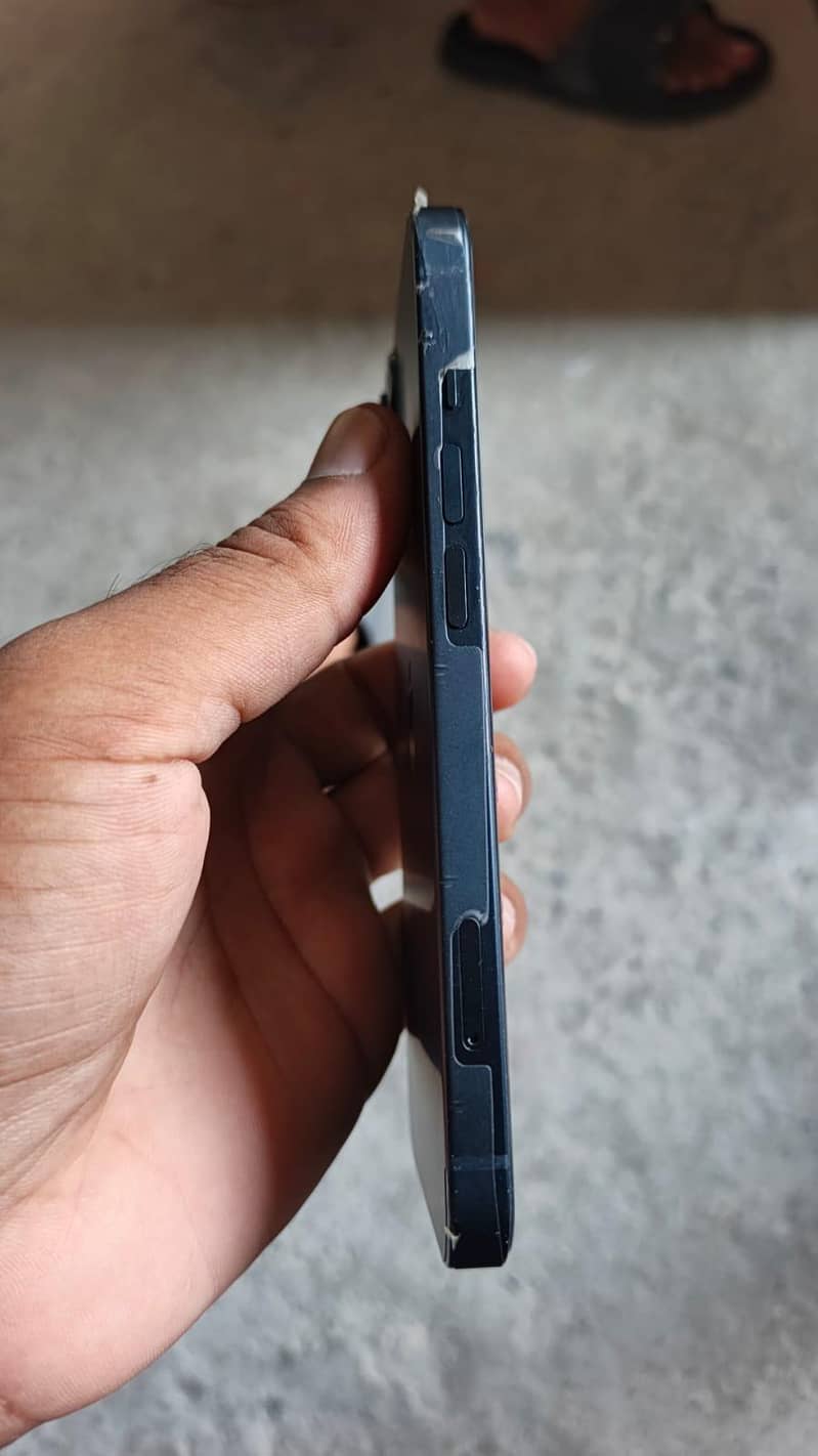 Apple iPhone 13 5