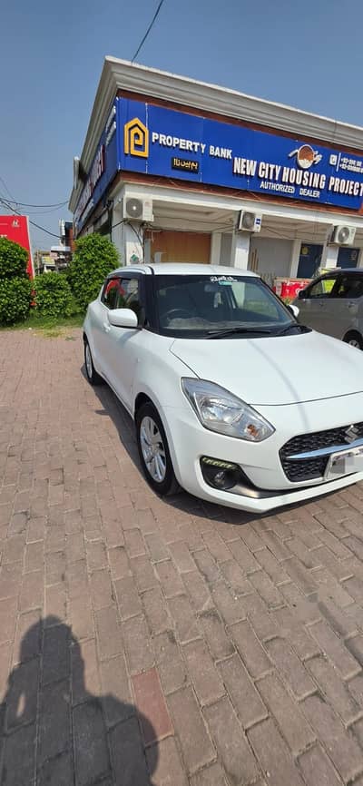 Suzuki Swift GL CVT 2022 – Excellent Condition