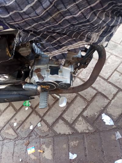 gari ma koi Kam nhi ha 2017 model ha dadu Sindh num ha 03181241409