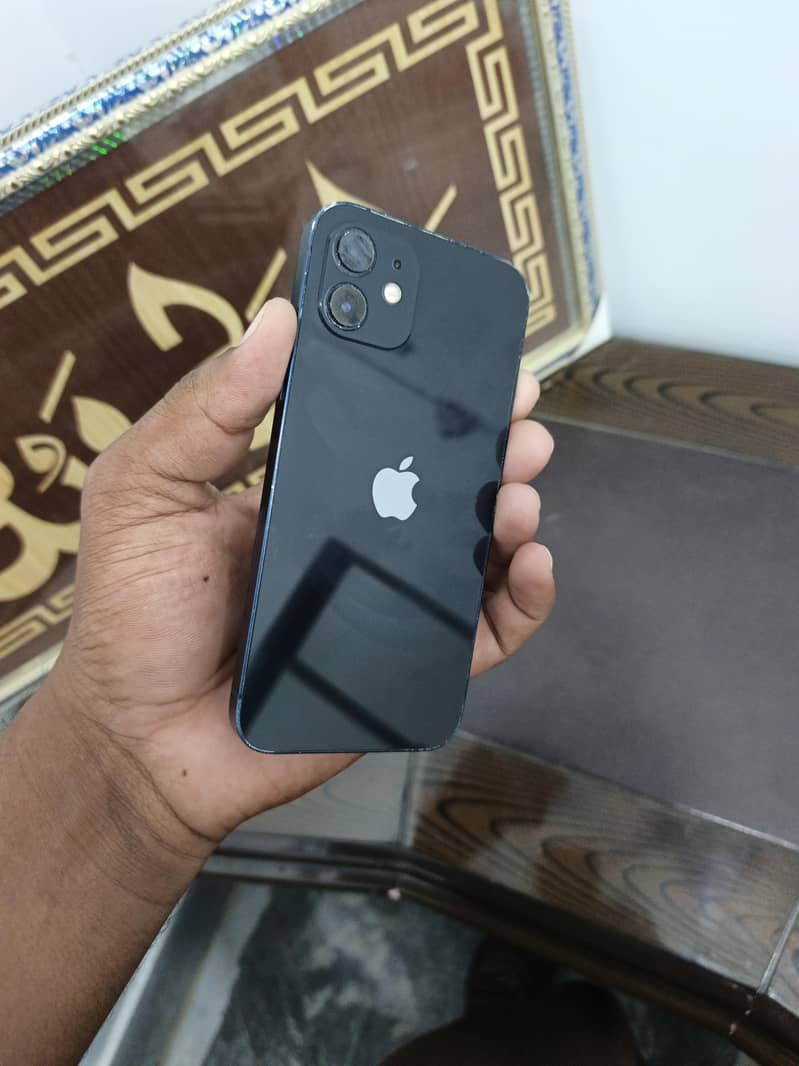 Apple iPhone 12 4