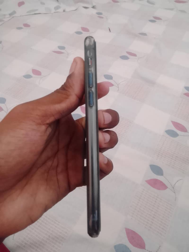 Apple iPhone 11 Pro 1