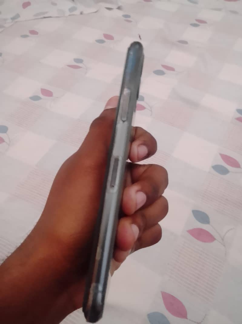 Apple iPhone 11 Pro 2