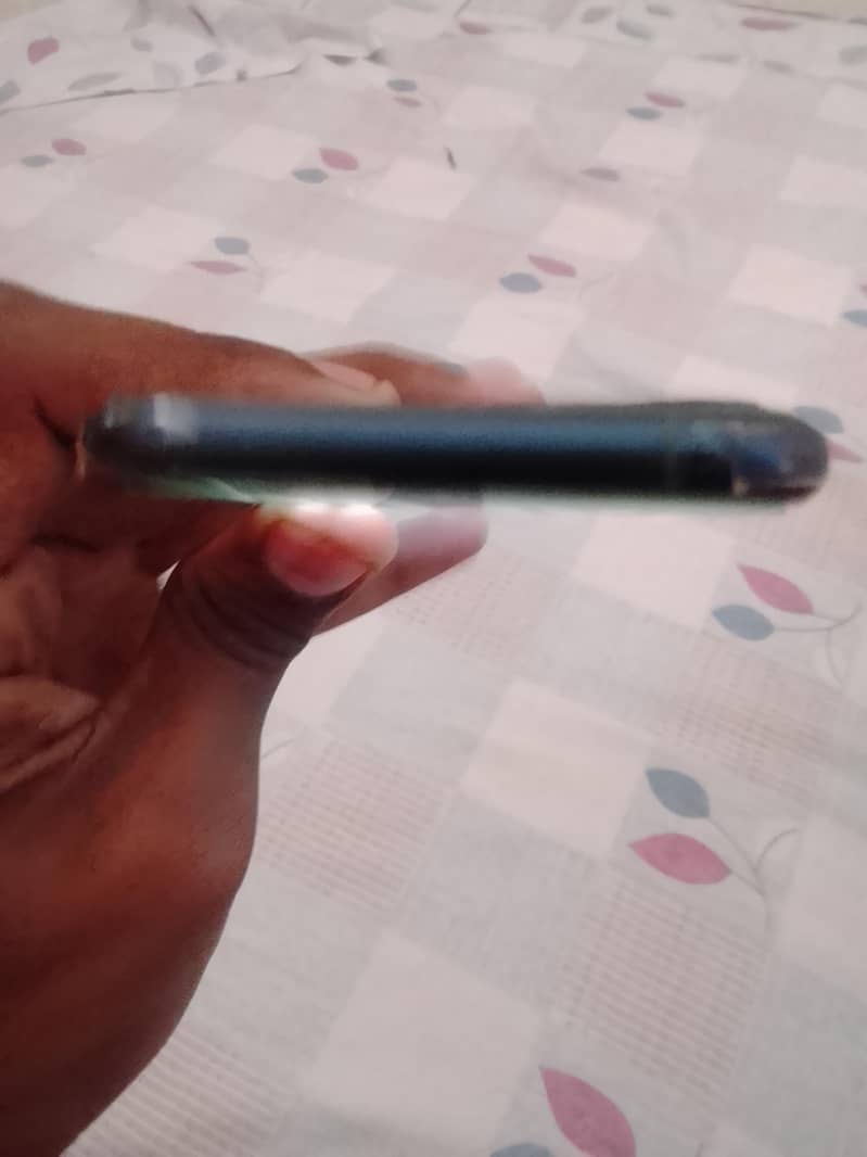 Apple iPhone 11 Pro 4