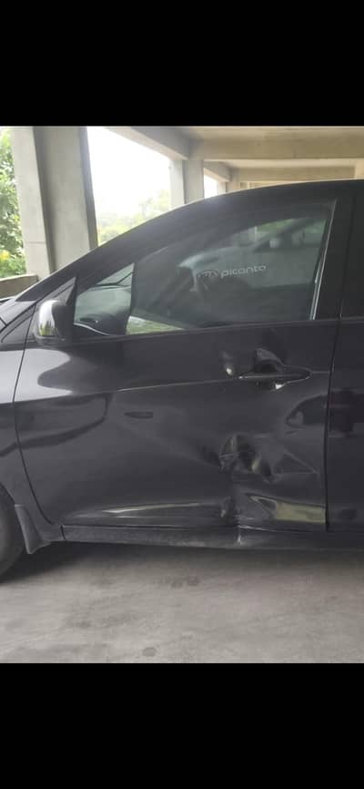 KIA PICANTO LEFT DOOR BLACK