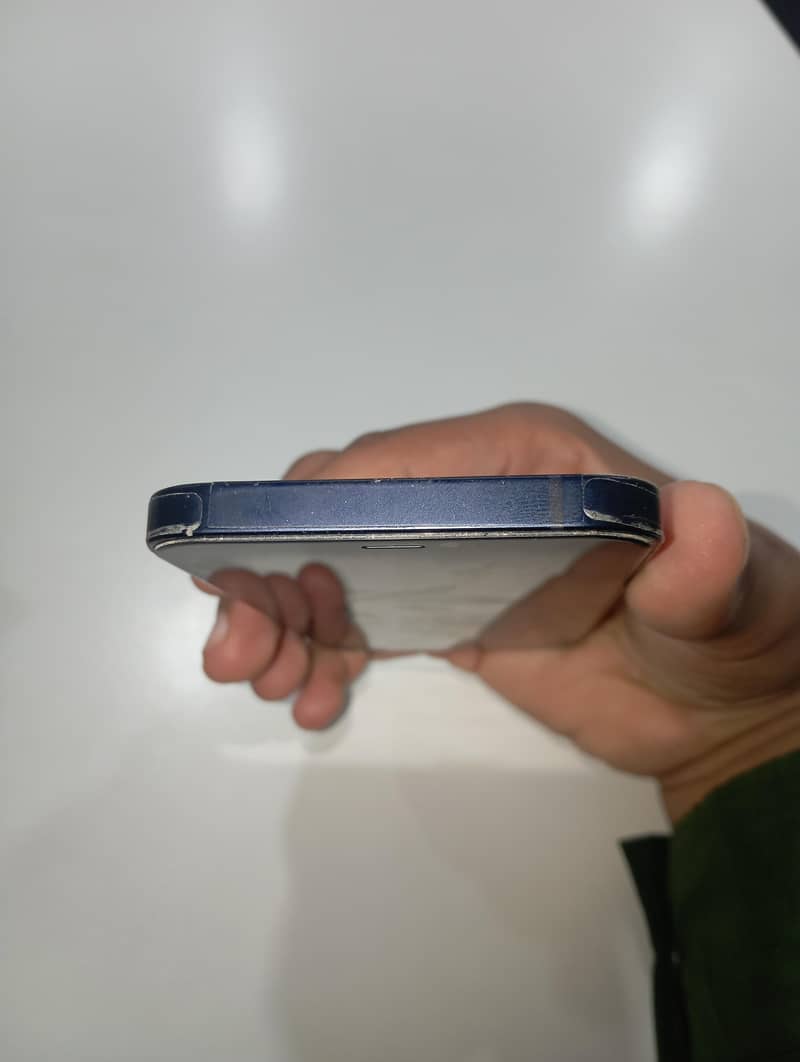 iPhone 12 4