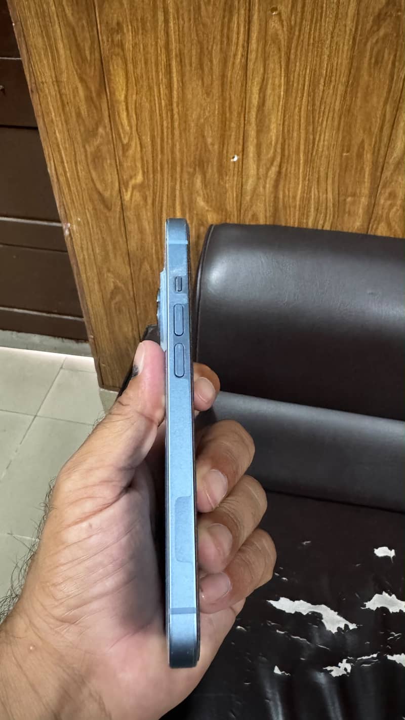 Apple iPhone 14 4