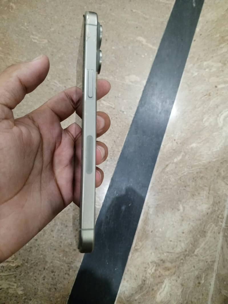 Apple iPhone 15 Pro Max 0