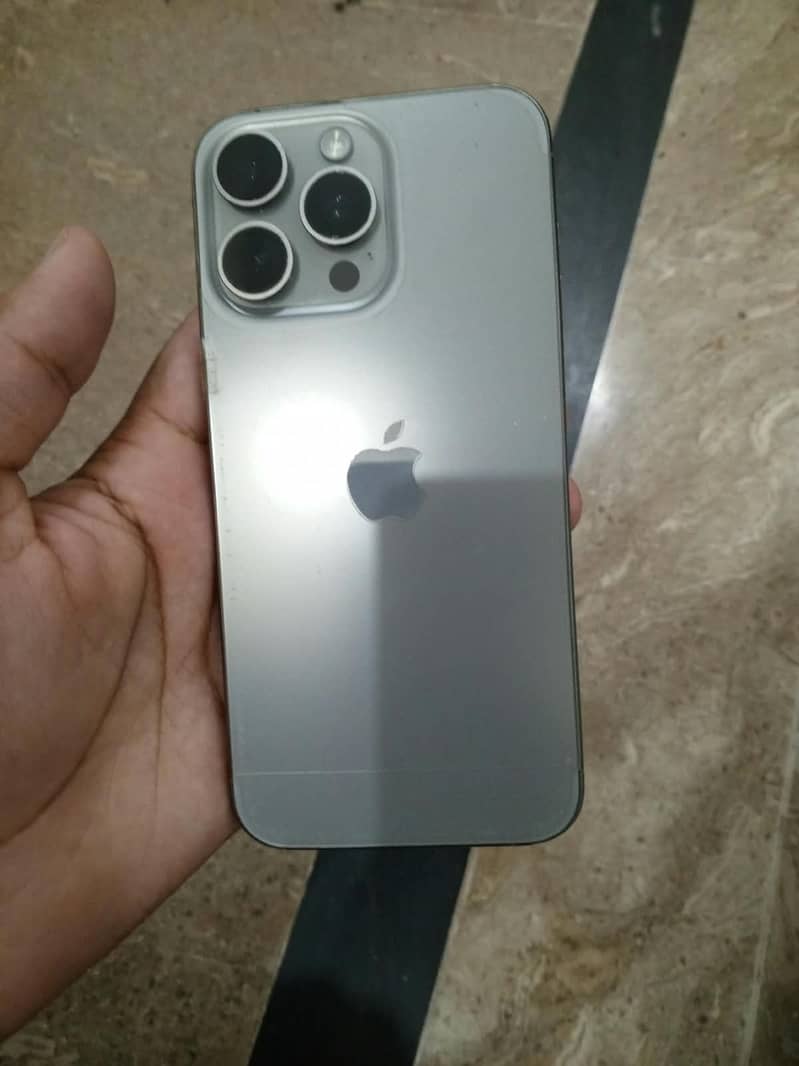 Apple iPhone 15 Pro Max 2