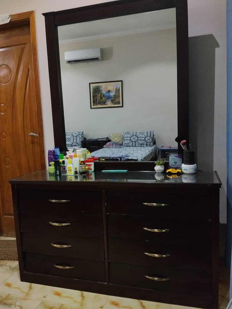 Dressing table 0