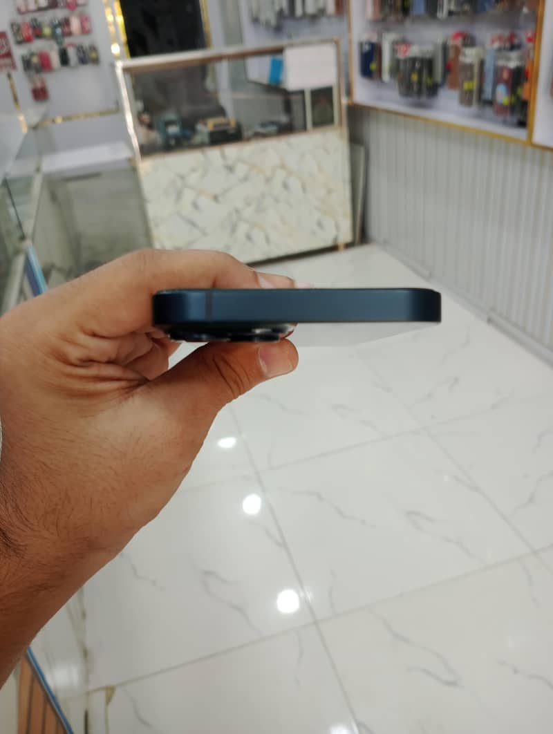 Apple iPhone 14 3