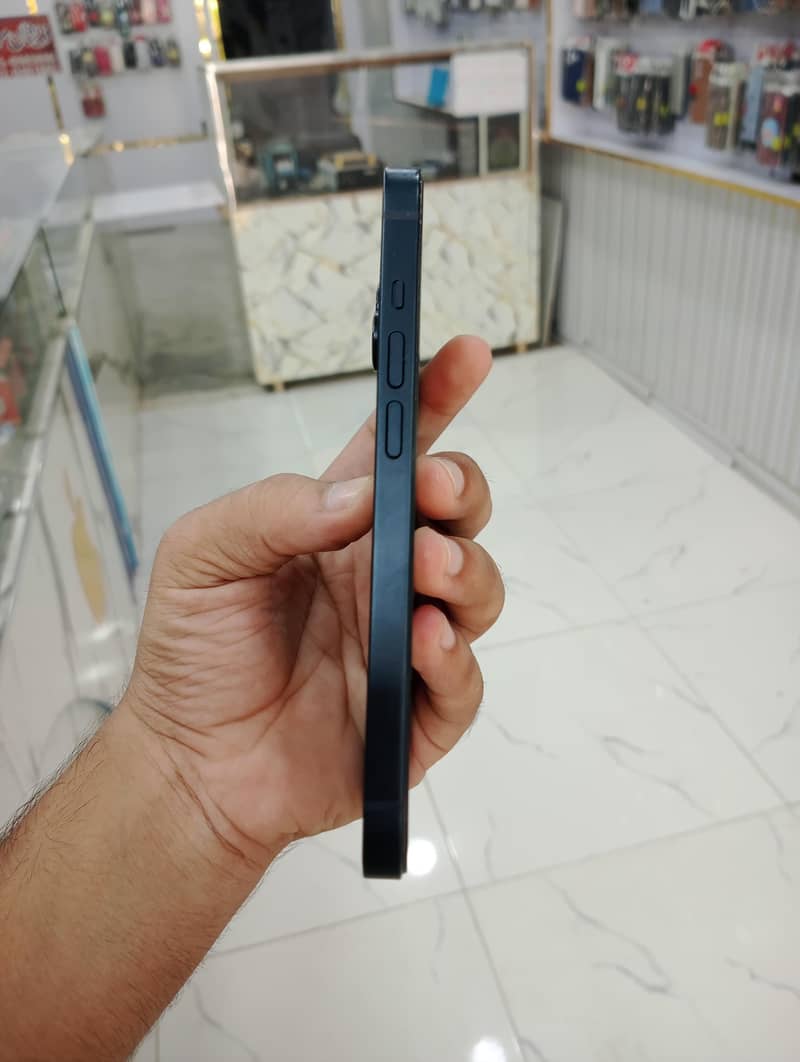 Apple iPhone 14 4