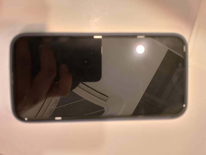 Apple iPhone 17e 3