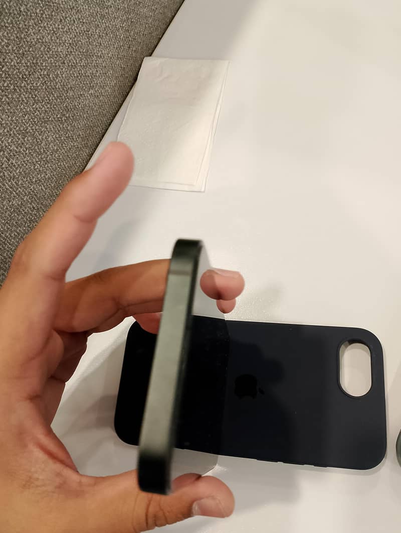Apple iPhone 17e 4
