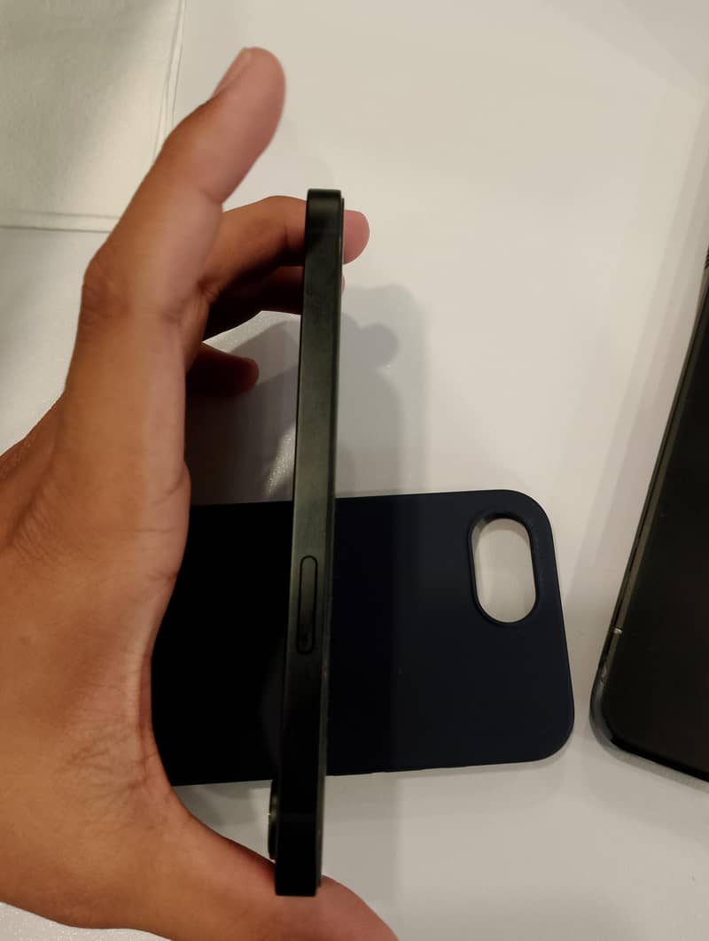 Apple iPhone 17e 5