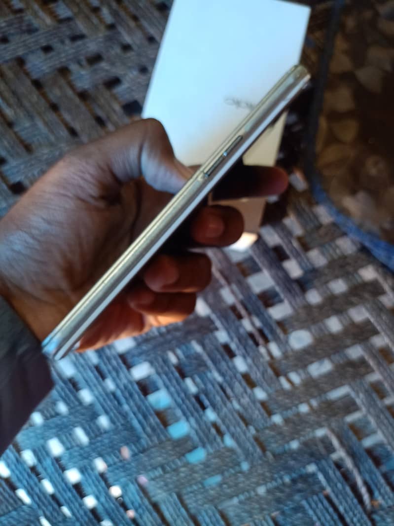 OPPO A37 5