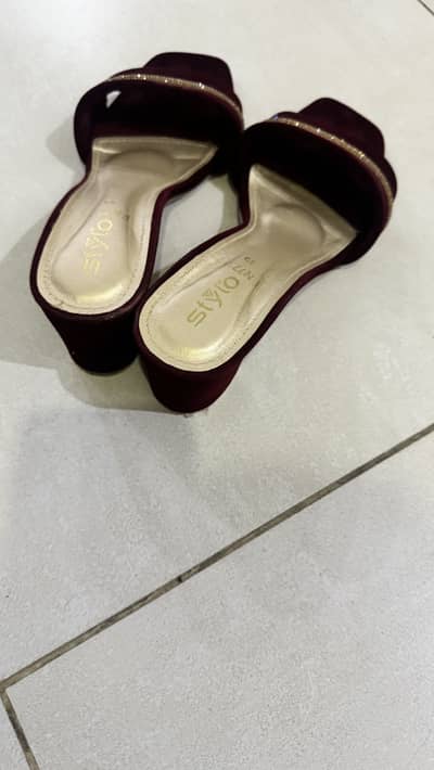 Slightly used footwear’s in good condition