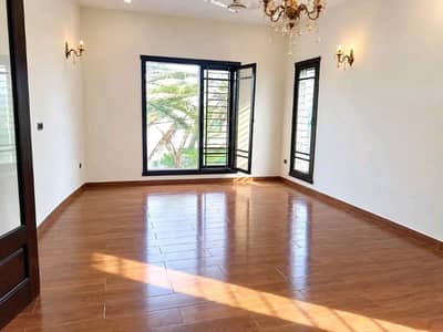 FOR RENT: BRAND NEW 3-BEDROOM UPPER PORTION WITH SERVANT QUARTER & PARKING DHA PHASE 8, KARACHI