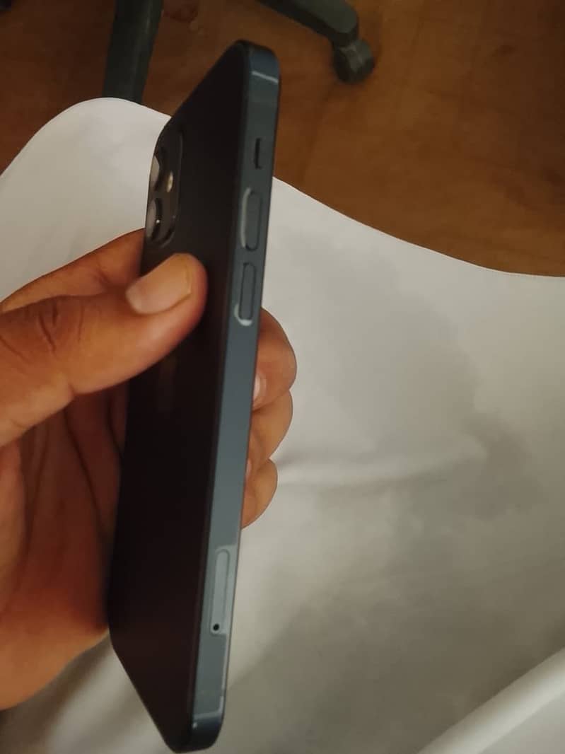 Apple iPhone 12 6