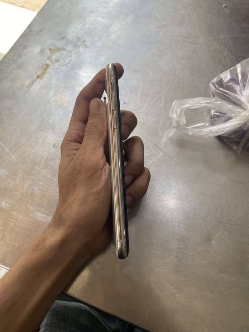 Apple iPhone X 3