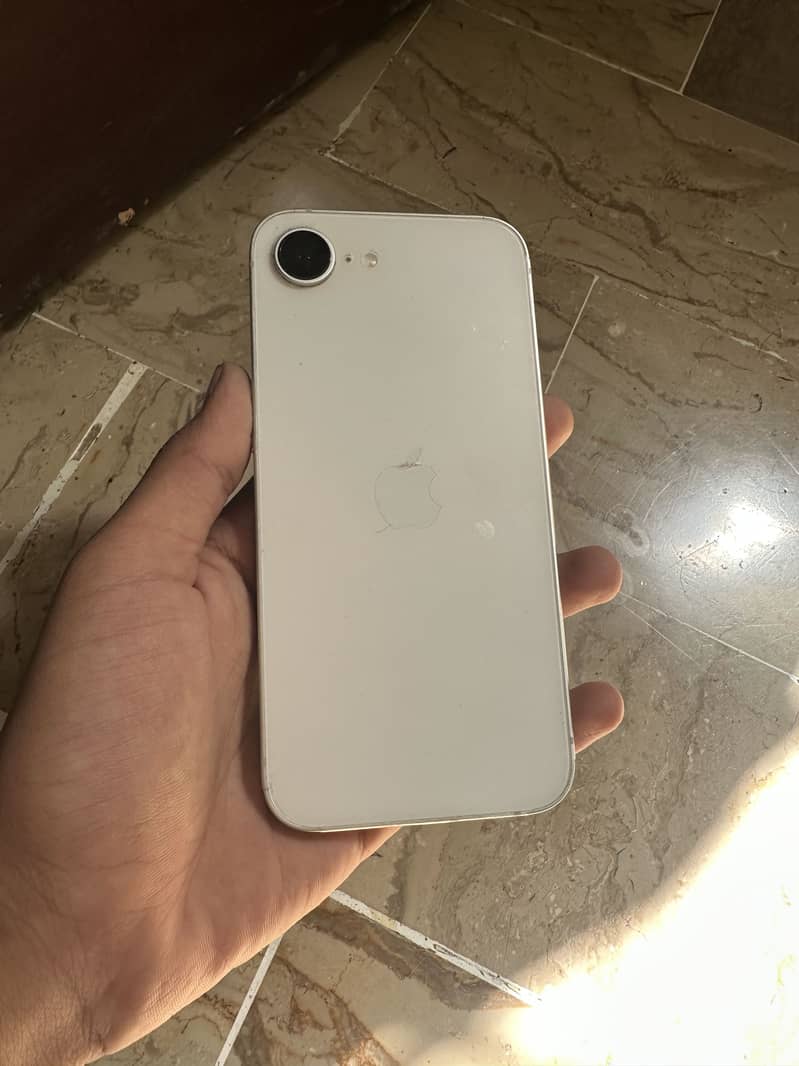 Apple iPhone 16e Jv 0
