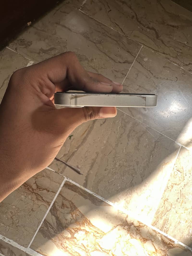 Apple iPhone 16e Jv 1