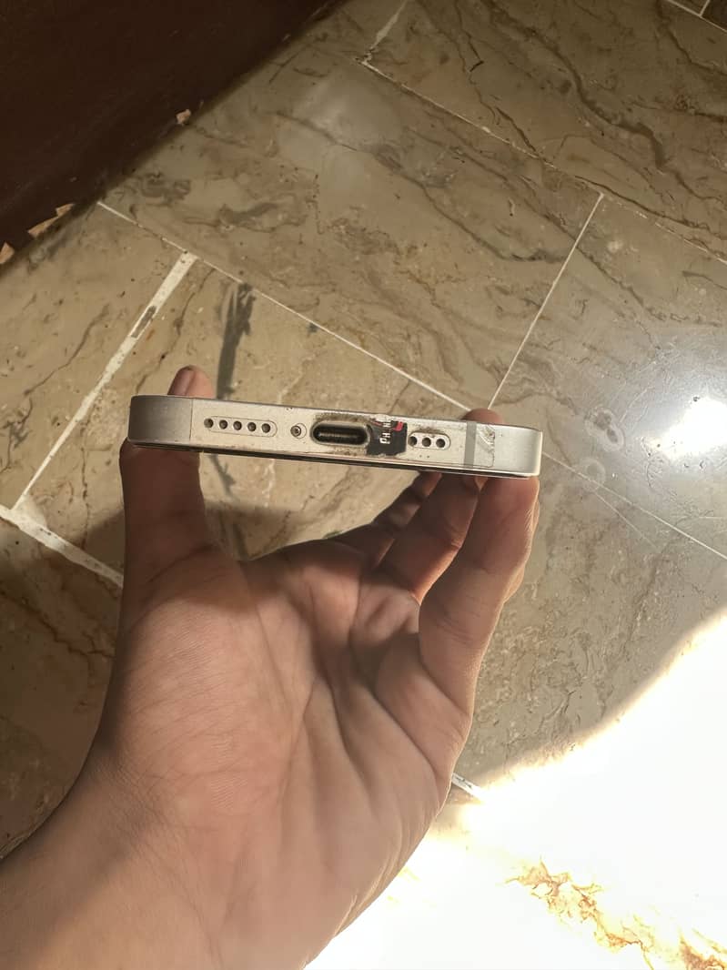 Apple iPhone 16e Jv 3