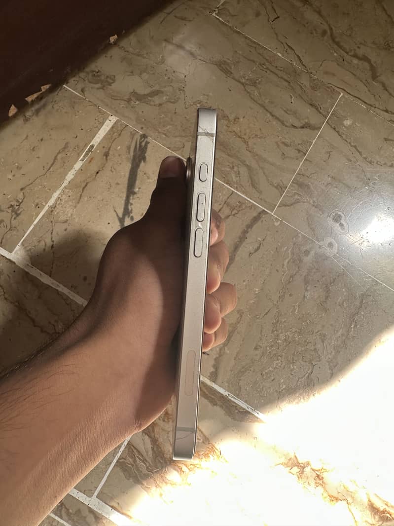 Apple iPhone 16e Jv 4