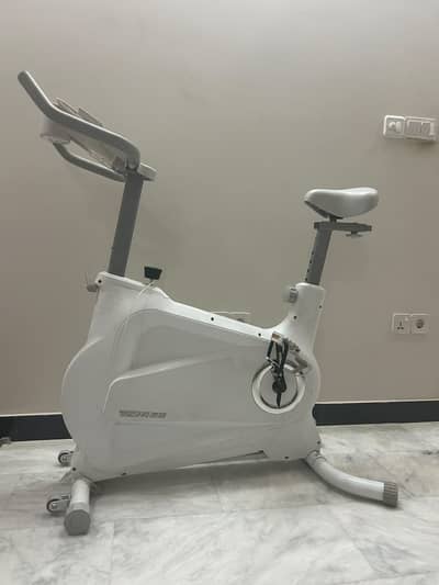 Magnetic Upright Exercise Bike – Excellent Condition / Smooth & Quiet