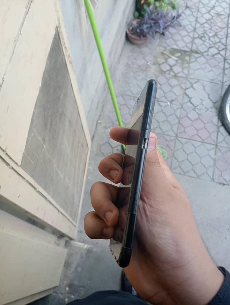 Honor 9i 4
