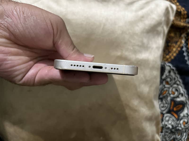 Apple iPhone 12 4