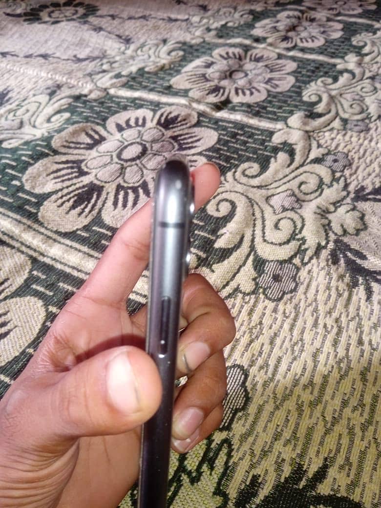Apple iPhone 11 3