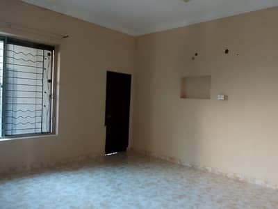 Sui Gas Society 2 Kanal 3 Beds Upper Portion For Rent