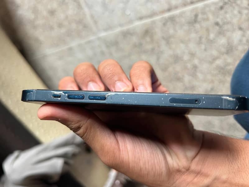 Apple iPhone 13 0