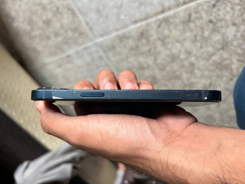 Apple iPhone 13 3