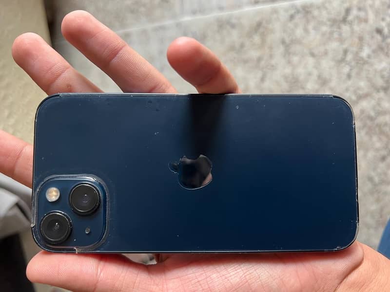 Apple iPhone 13 4