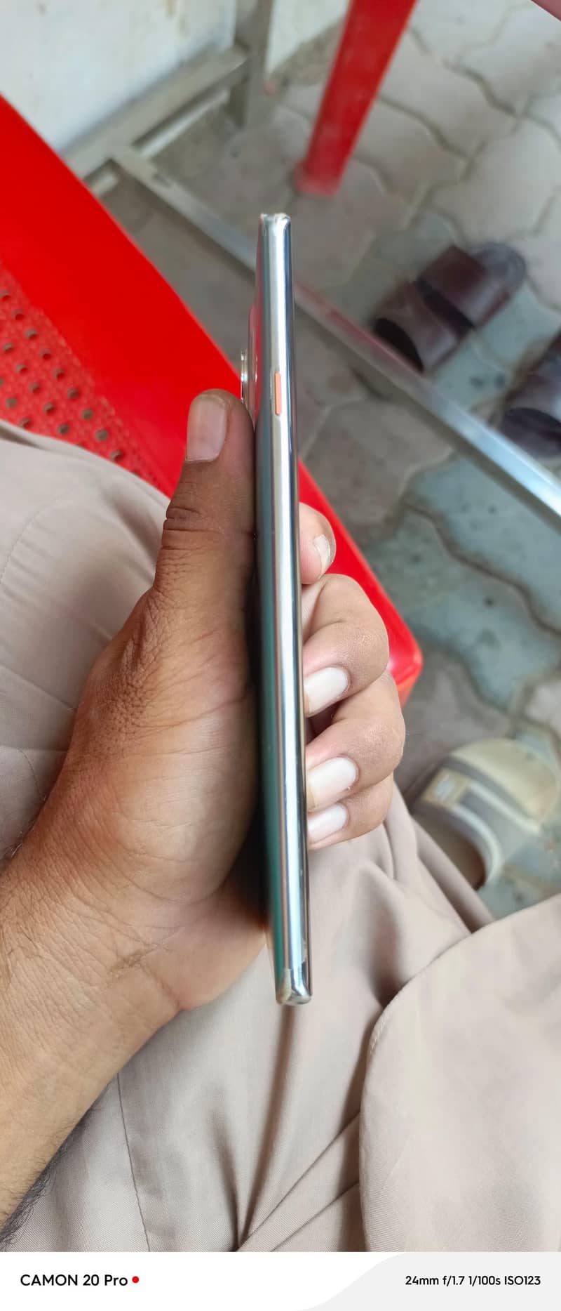 Tecno CAMON 40 Pro 1
