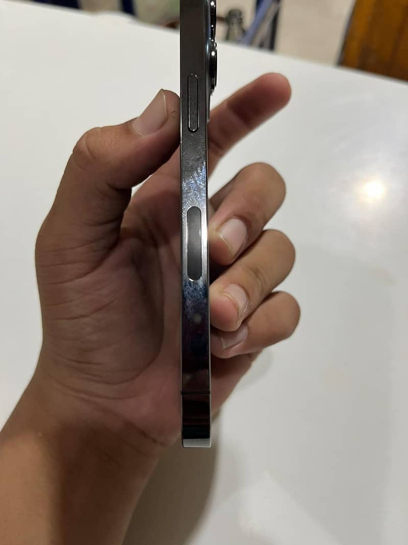 Apple iPhone 13 Pro 2