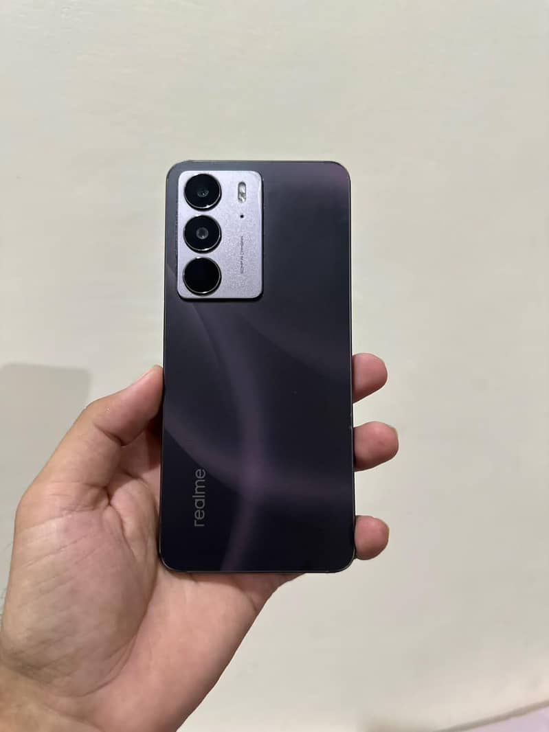 Realme C75 1