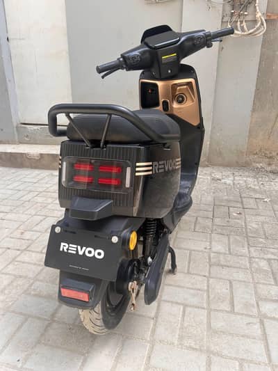 Revoo A11 electric scooter