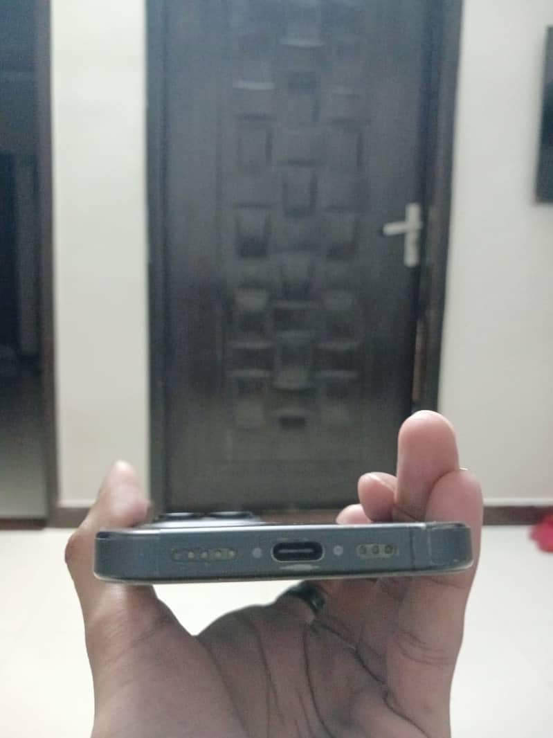 Apple iPhone 15 Pro 3